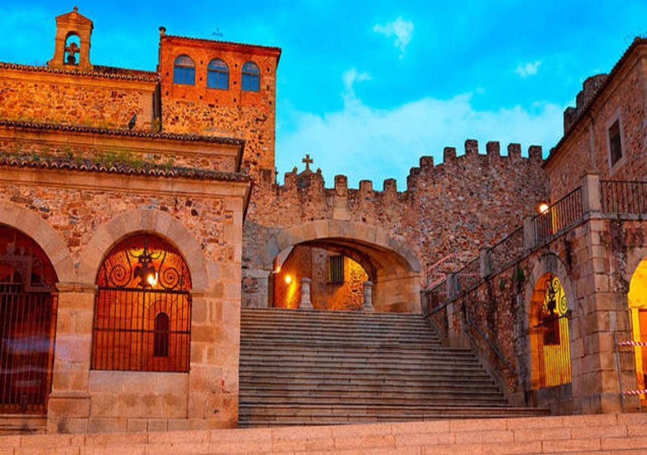 Apartamento Turístico MURALLA DE CÁCERES Exterior foto