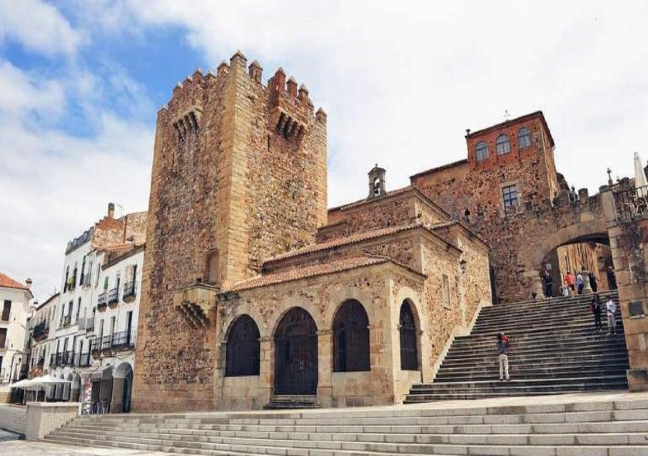 Apartamento Turístico MURALLA DE CÁCERES Exterior foto