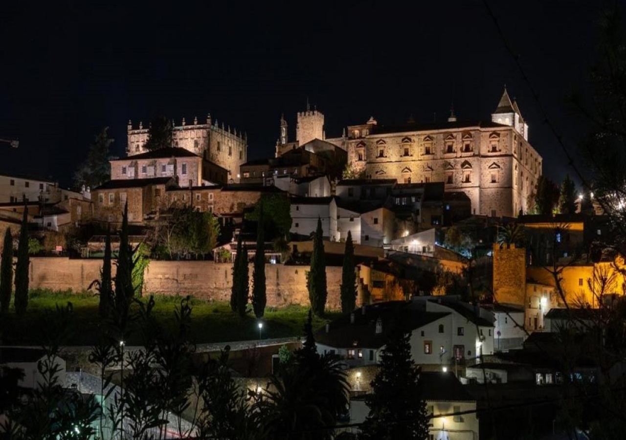 Apartamento Turístico MURALLA DE CÁCERES Exterior foto